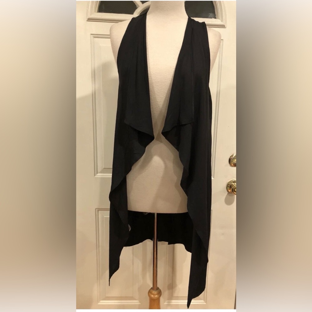 BCBGMaxAzria Black sleeveless draped vest - Picture 3 of 11